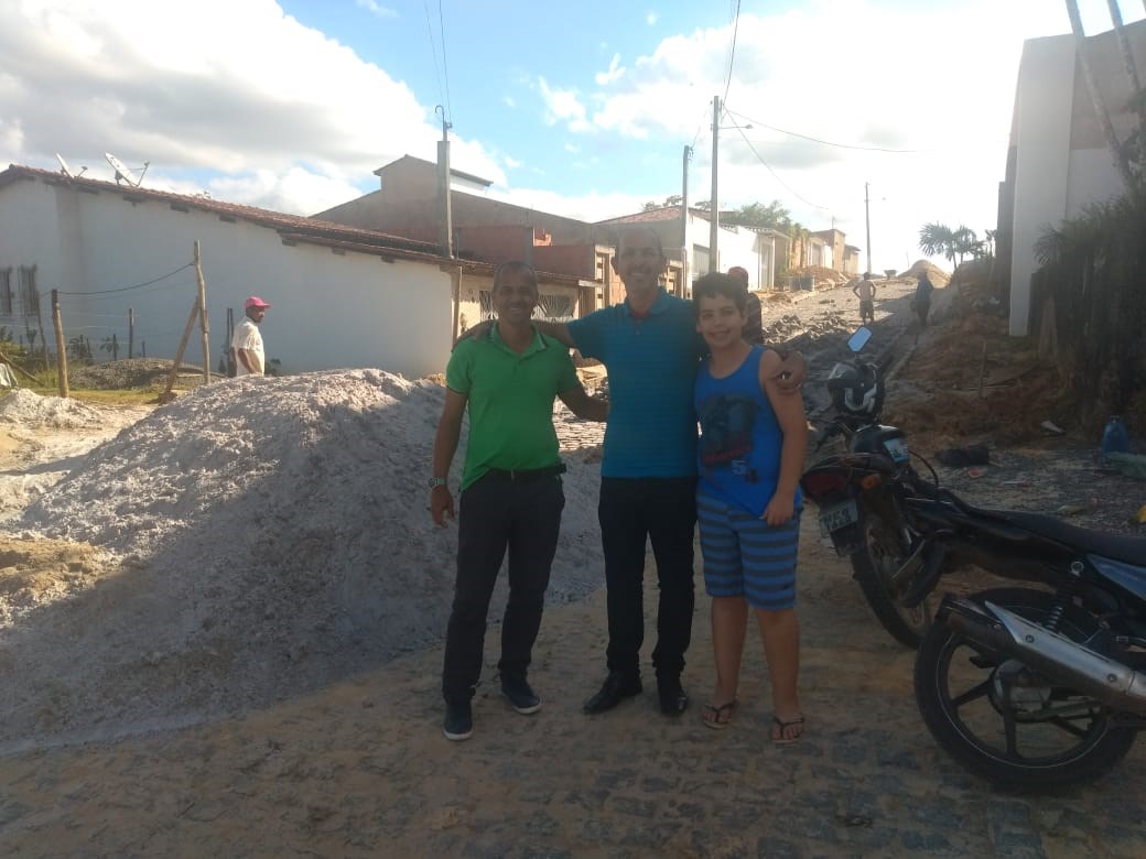 Camacã: Rua Ibicaraí no Bairro Nova Ipanema recebe calçamento
